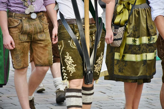 Lederhose Herren bei Hochzeiten – Traditionelle Festtagsmode - Lederhose Herren
