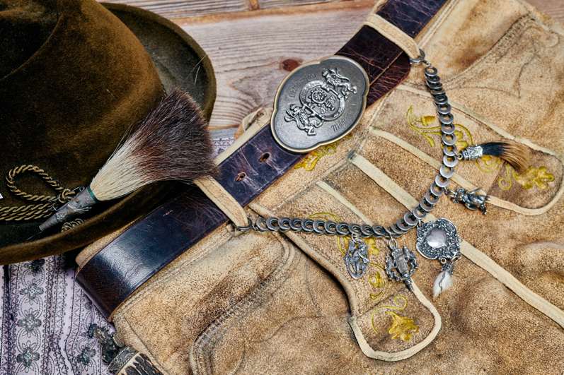 So messen Sie richtig – Lederhose Herren Größen richtig wählen - Lederhose Herren