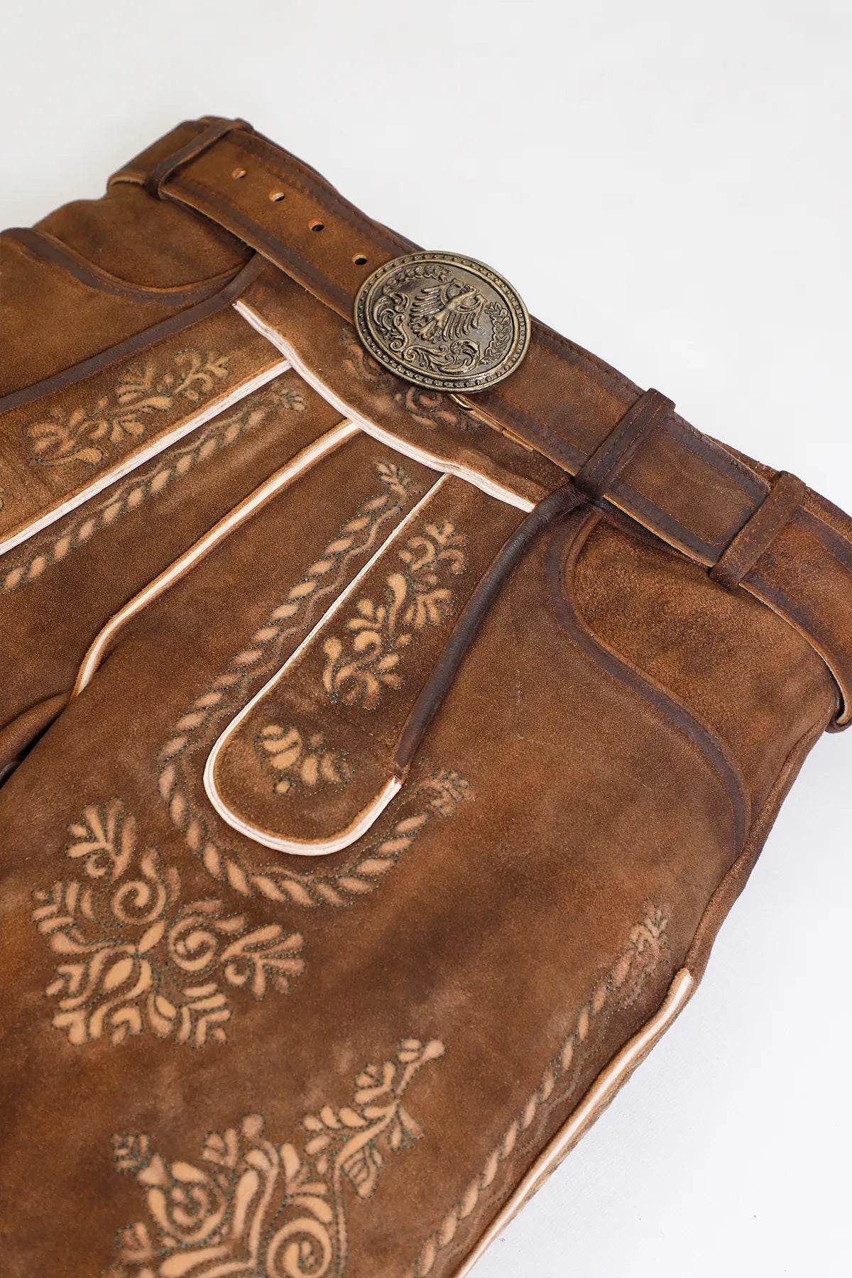 Männer Lederhose kurz mit gesticktem Hirschsymbol - Lederhose Herren