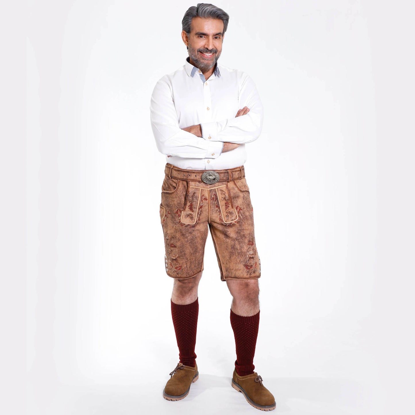 Bayerische Kurz Trachtenlederhose mit Stickerei und Latz - Lederhose Herren